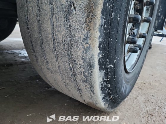 施密茨封闭箱式半拖车