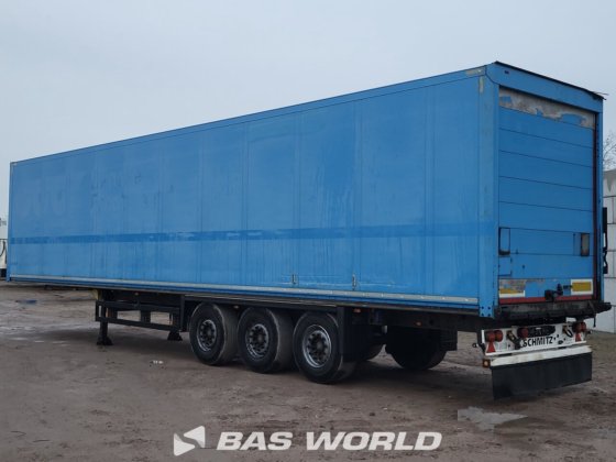 施密茨封闭箱式半拖车