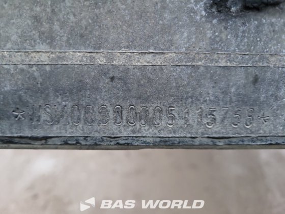 施密茨封闭箱式半拖车