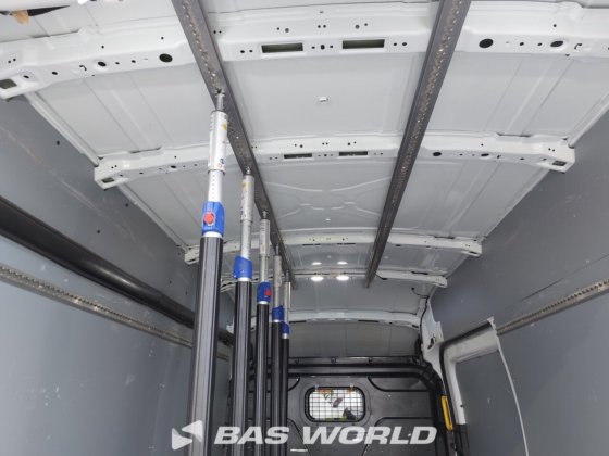 福特全顺 130pk 封闭箱式货车