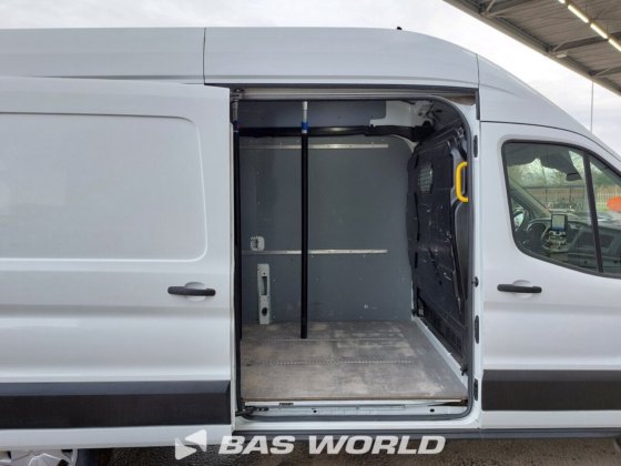 福特全顺 130pk 封闭箱式货车