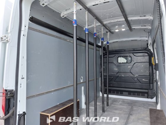 福特全顺 130pk 封闭箱式货车