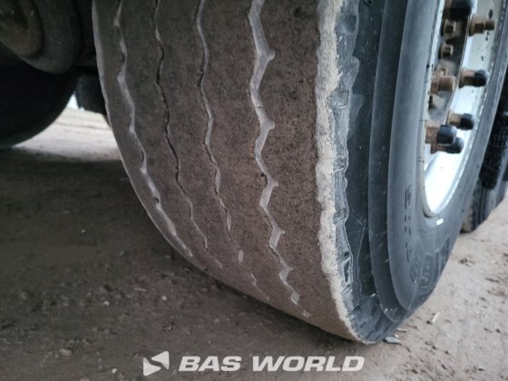 施密茨封闭箱式半拖车