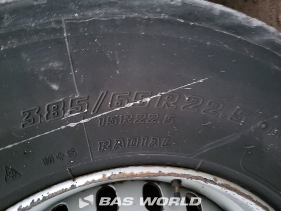 施密茨封闭箱式半拖车