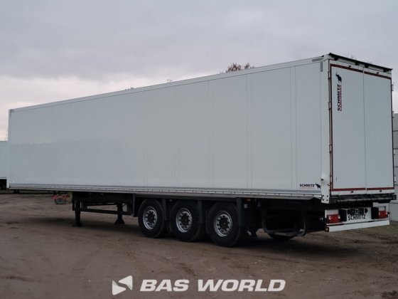 施密茨封闭箱式半拖车