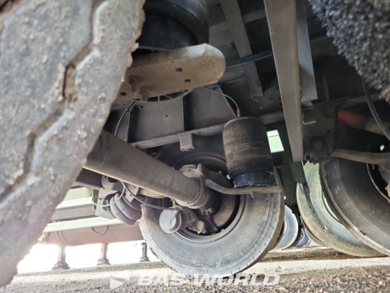 施密茨封闭箱式半拖车