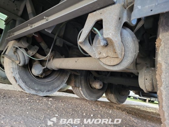 施密茨封闭箱式半拖车