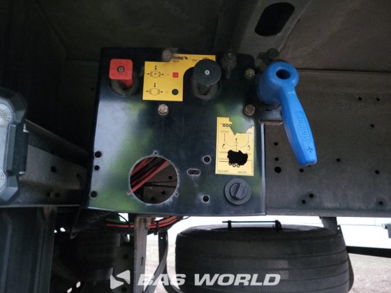 施密茨封闭箱式半拖车