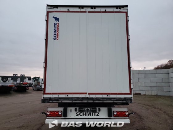 施密茨封闭箱式半拖车