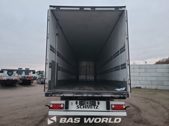 施密茨封闭箱式半拖车