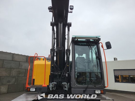 沃尔沃 EWR150 E 轮式挖掘机