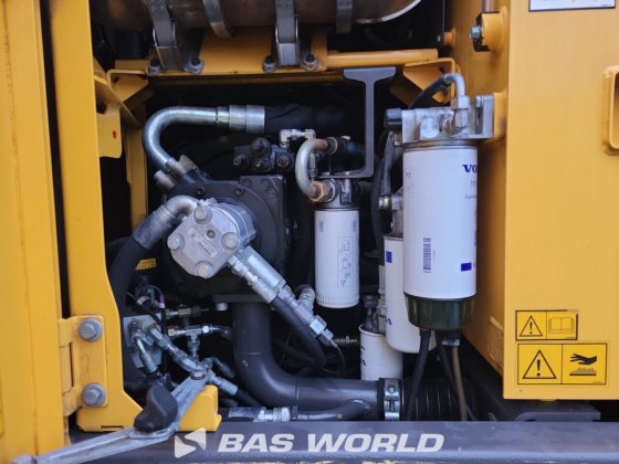 沃尔沃 EWR150 E 轮式挖掘机