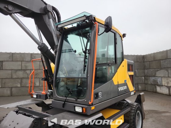 沃尔沃 EWR150 E 轮式挖掘机