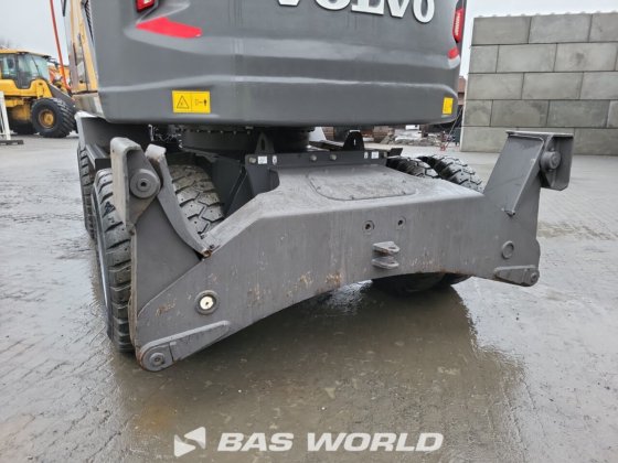 沃尔沃 EWR150 E 轮式挖掘机