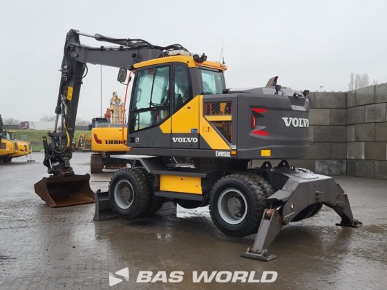 沃尔沃 EWR150 E 轮式挖掘机