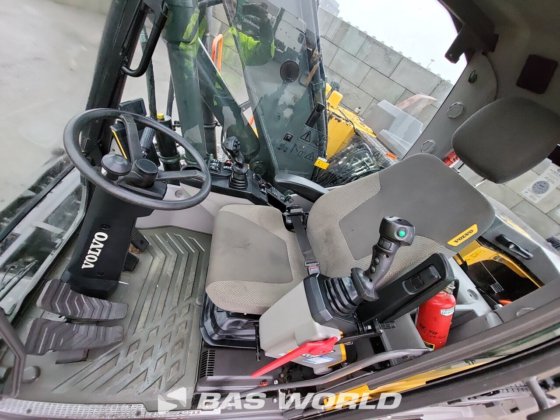 沃尔沃 EWR150 E 轮式挖掘机