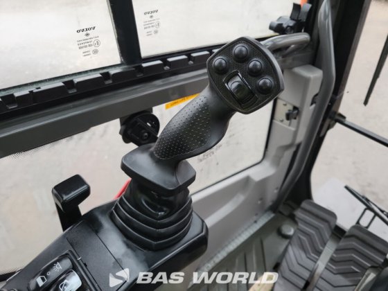 沃尔沃 EWR150 E 轮式挖掘机