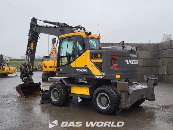 沃尔沃 EWR150 E 轮式挖掘机