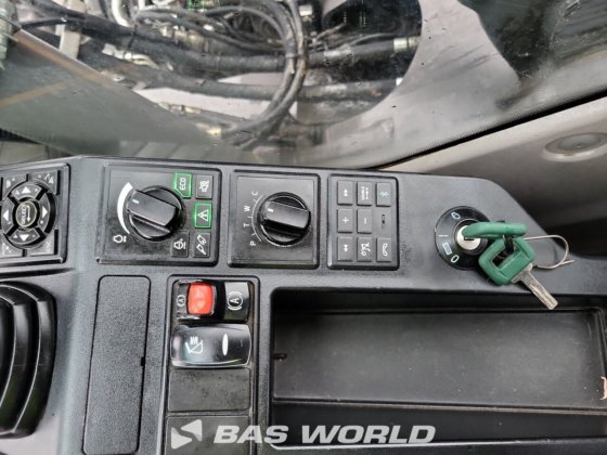 沃尔沃 EWR150 E 轮式挖掘机