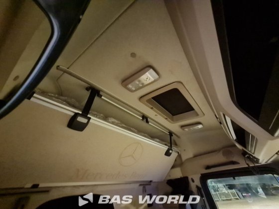 梅赛德斯 Actros 1945 4X2 拖拉机组