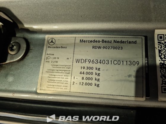 メルセデス アクトロス 1945 4X2 トラクターユニット