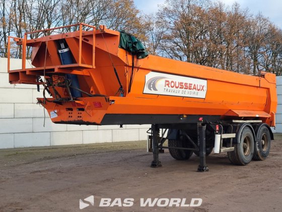 坚固的凯撒倾卸车