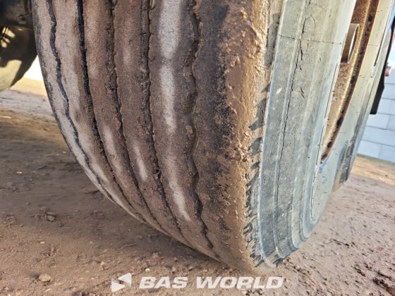 坚固的凯撒倾卸车