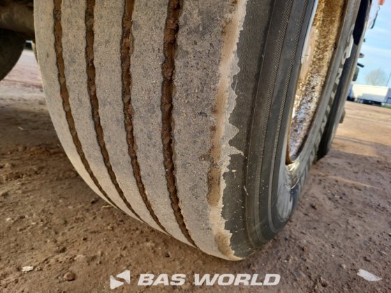 坚固的凯撒倾卸车