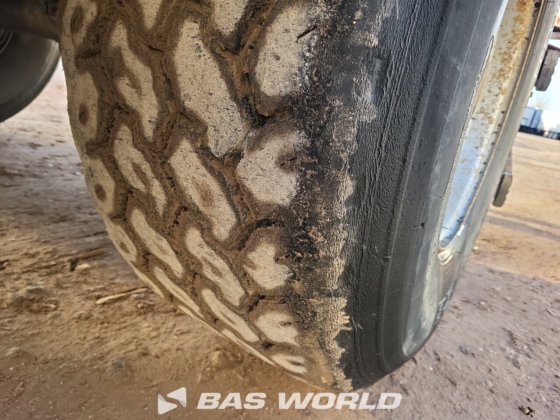 坚固的凯撒倾卸车