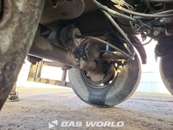 坚固的凯撒倾卸车