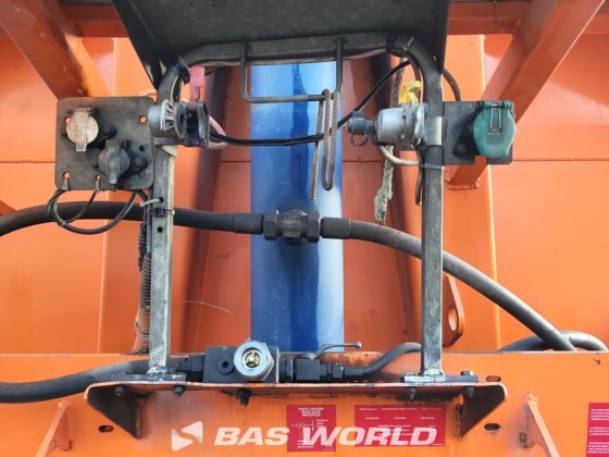 坚固的凯撒倾卸车