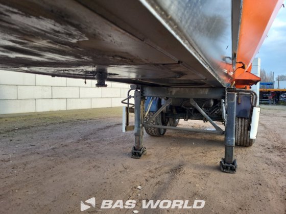 坚固的凯撒倾卸车