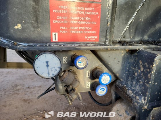 坚固的凯撒倾卸车