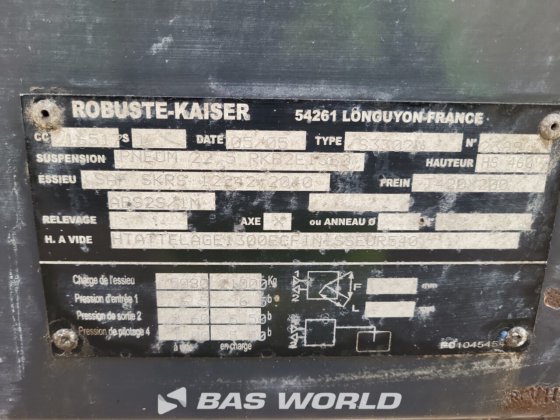 坚固的凯撒倾卸车