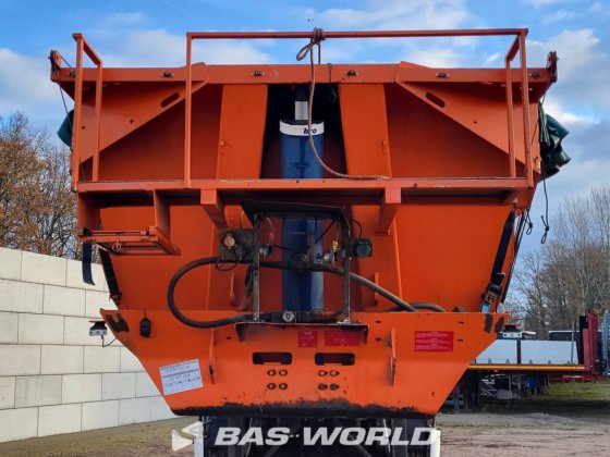 坚固的凯撒倾卸车