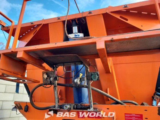 坚固的凯撒倾卸车