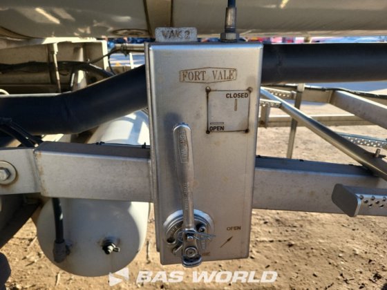 バンフールタンク・セミトレーラー