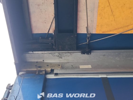 クローネカーテンサイドセミトレーラー