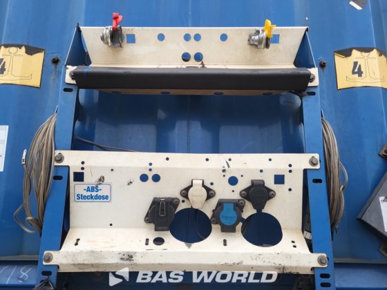 クローネカーテンサイドセミトレーラー