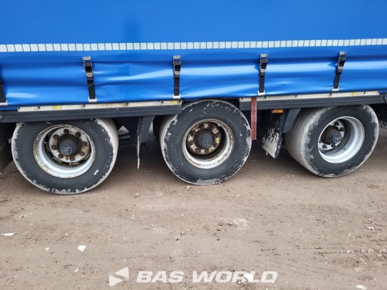 クローネカーテンサイドセミトレーラー