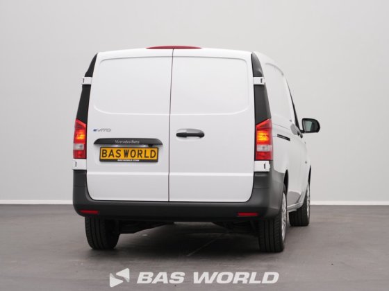 奔驰封闭箱式货车