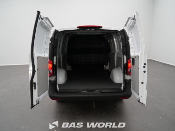 奔驰封闭箱式货车