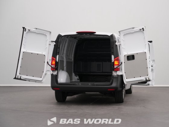 奔驰封闭箱式货车