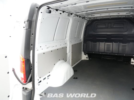 奔驰封闭箱式货车