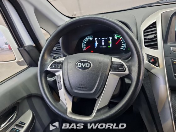 BYD封闭式厢式车