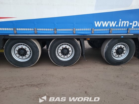 クローネカーテンサイドセミトレーラー