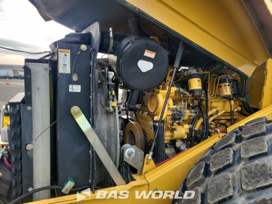 Caterpillar CS563 E Single drum