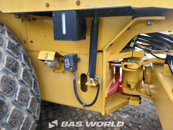 Caterpillar CS563 E Single drum