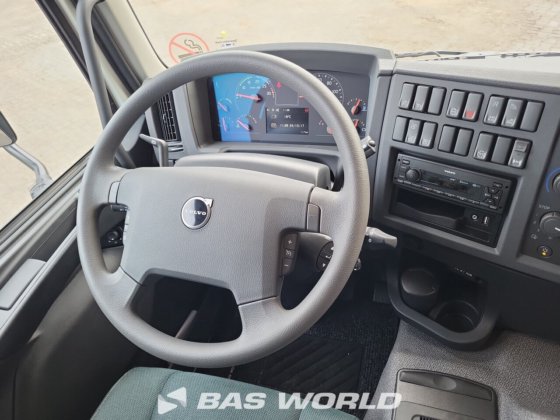 ボルボ 4X2 ボックスボディトラック