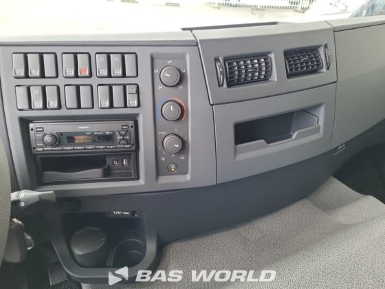 ボルボ 4X2 ボックスボディトラック